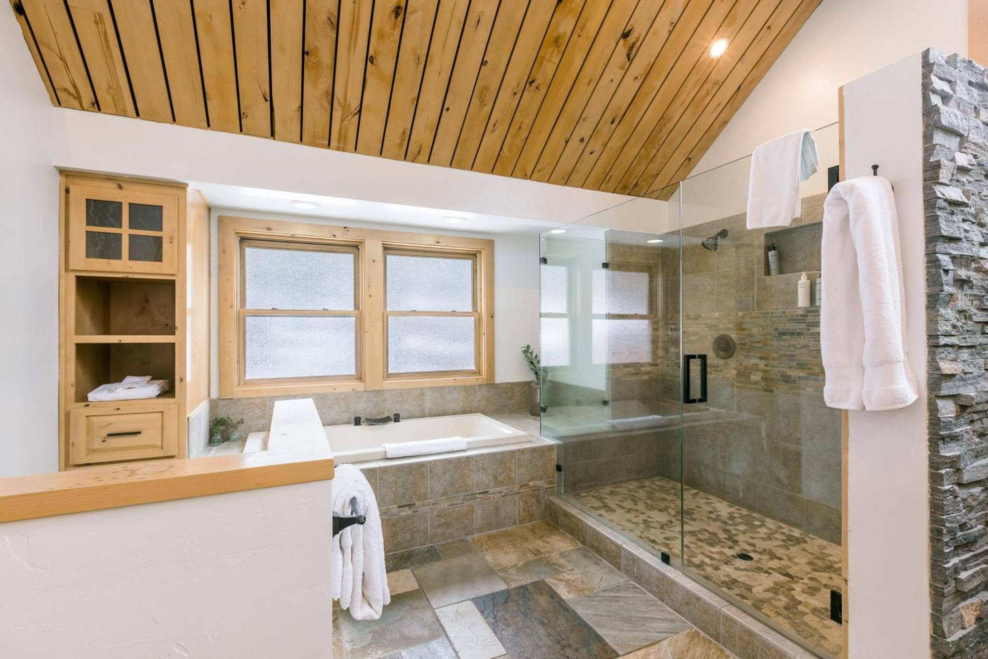 Coyote Moon By Avantstay Cabin Wsauna Mins From Dt Truckee Northstar Eksteriør billede