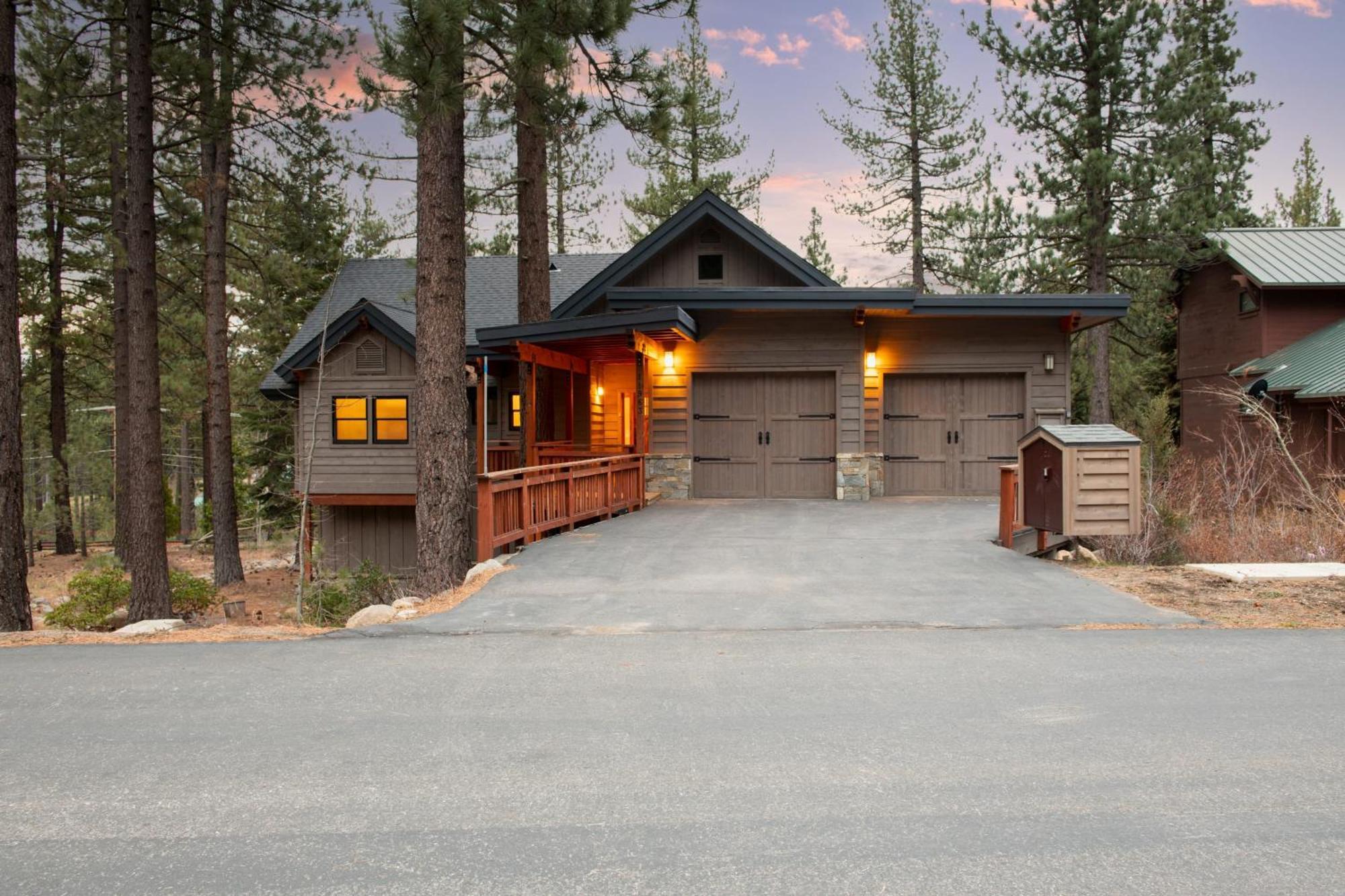 Coyote Moon By Avantstay Cabin Wsauna Mins From Dt Truckee Northstar Eksteriør billede