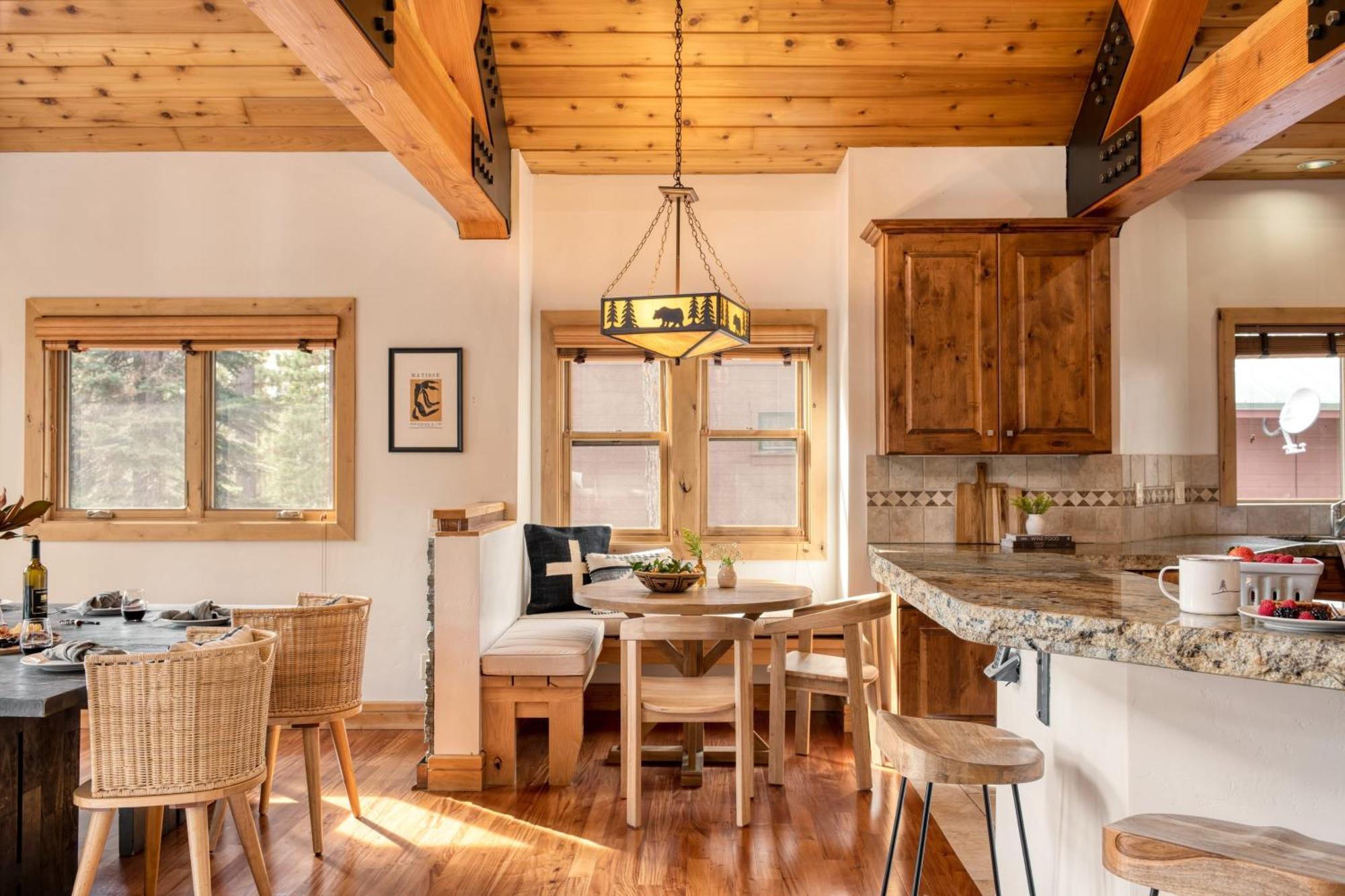 Coyote Moon By Avantstay Cabin Wsauna Mins From Dt Truckee Northstar Eksteriør billede