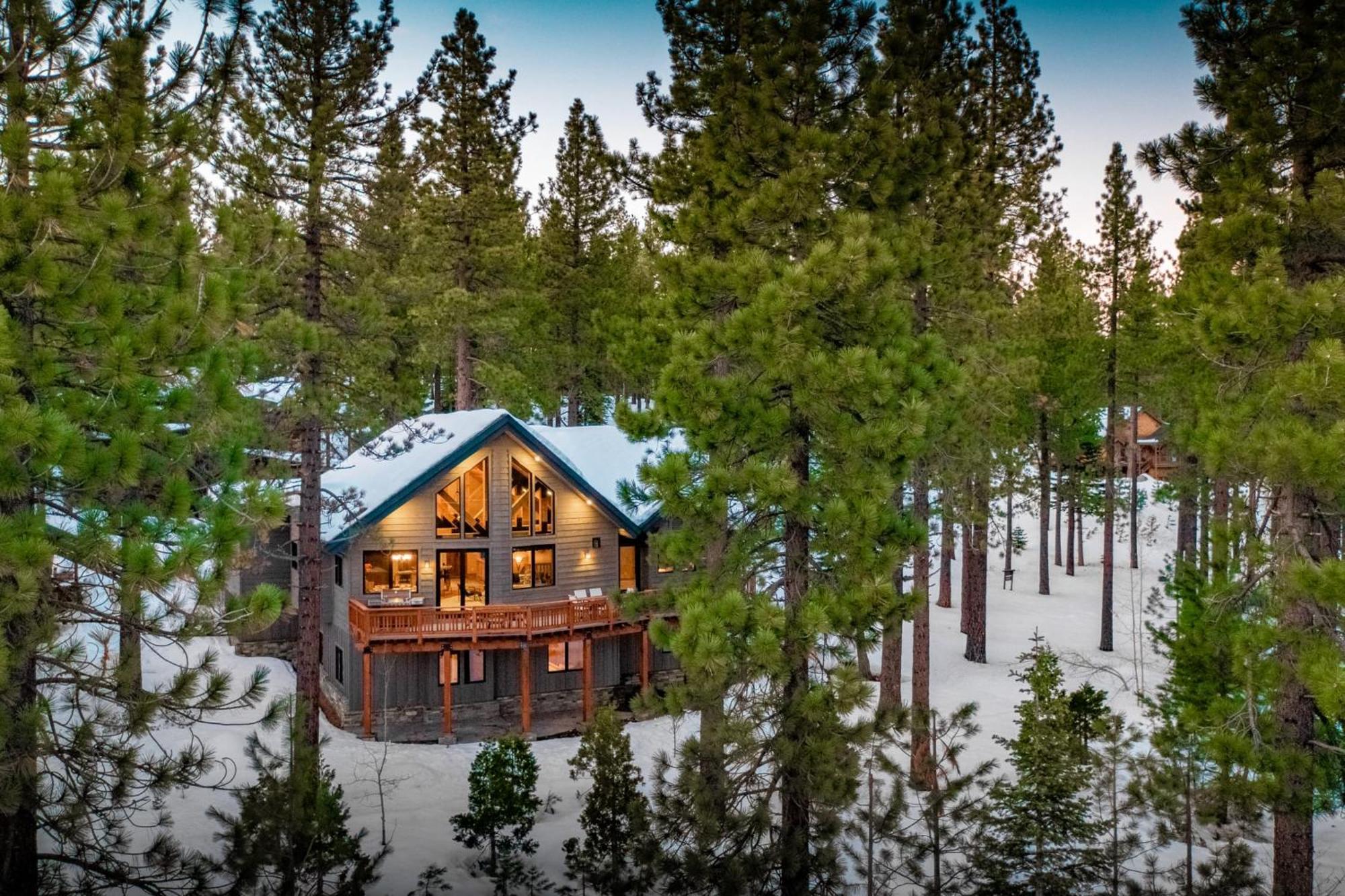 Coyote Moon By Avantstay Cabin Wsauna Mins From Dt Truckee Northstar Eksteriør billede